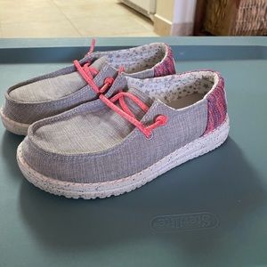 Kids hey dude shoes size 11